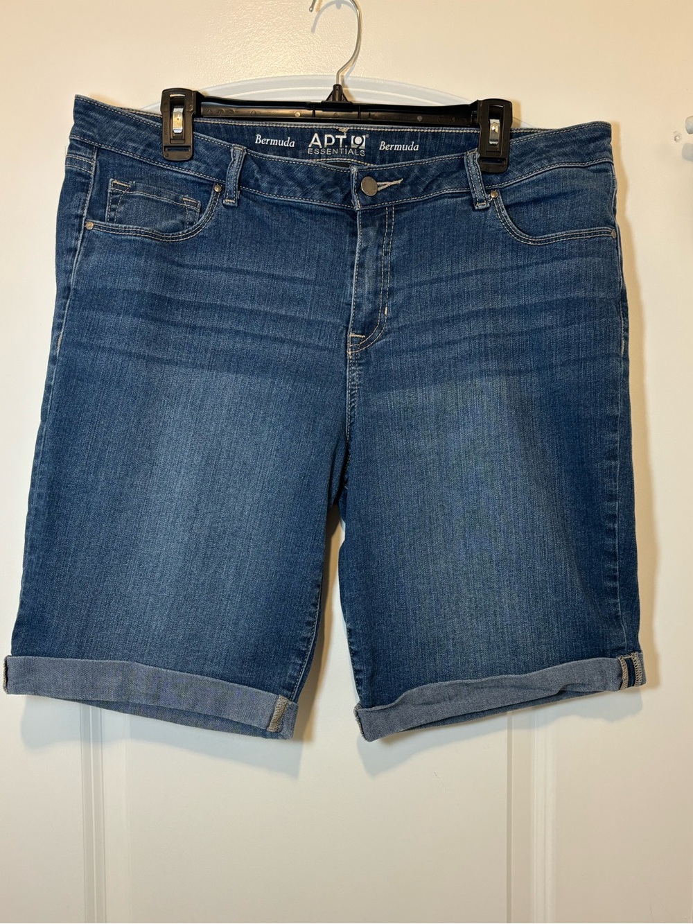 Apt. 9 Women's Medium Blue Denim Bermuda Shorts
